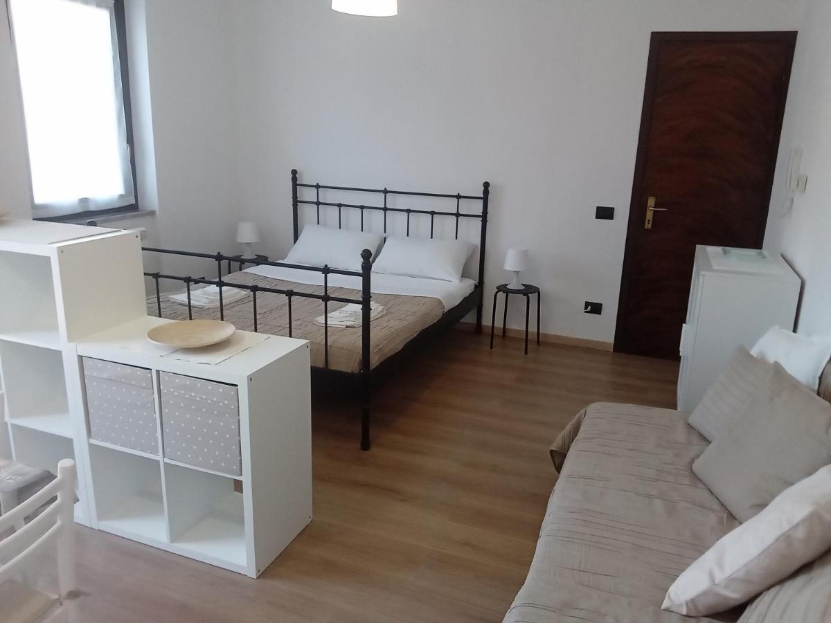 Апартаменти Casa Stefania 3 Манделло-дель-Ларіо Екстер'єр фото